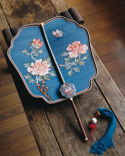 中國風(fēng)古典復(fù)古團(tuán)扇，繡花宮扇刺繡團(tuán)扇