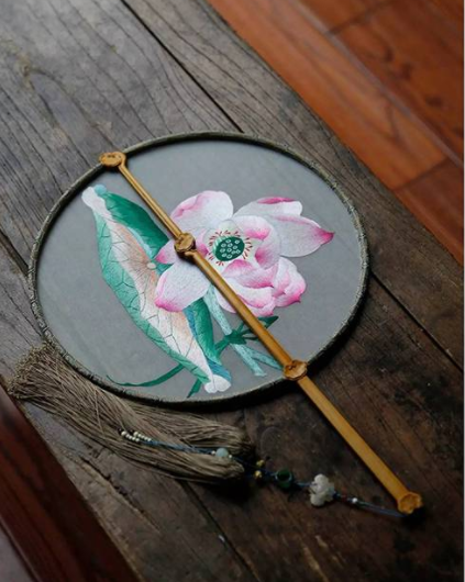 中國風(fēng)古典復(fù)古團(tuán)扇，繡花宮扇刺繡團(tuán)扇