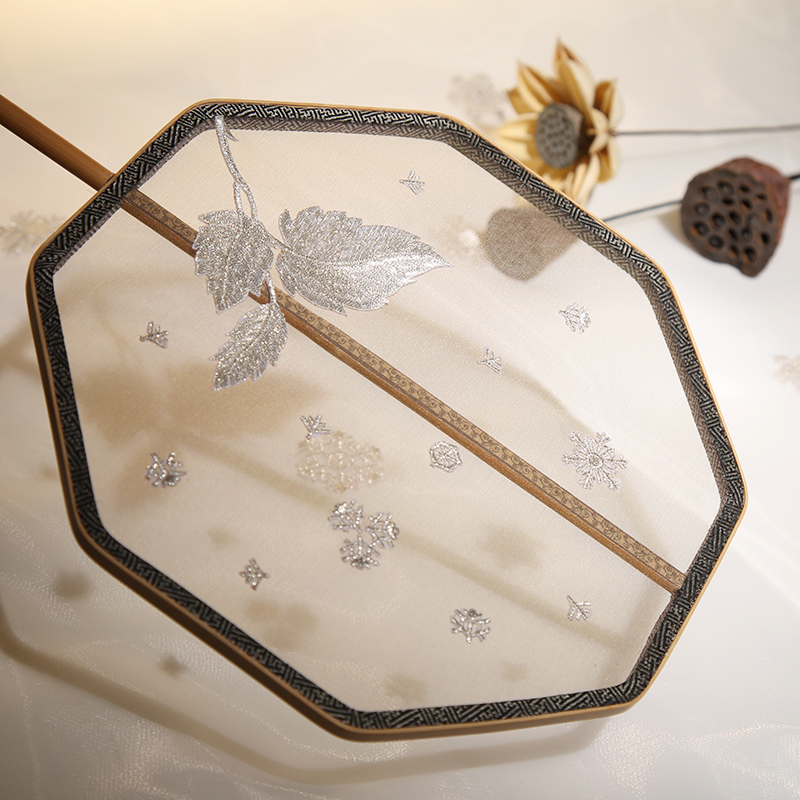 古典白色雪花團(tuán)扇，中國(guó)風(fēng)繡花宮扇扇子