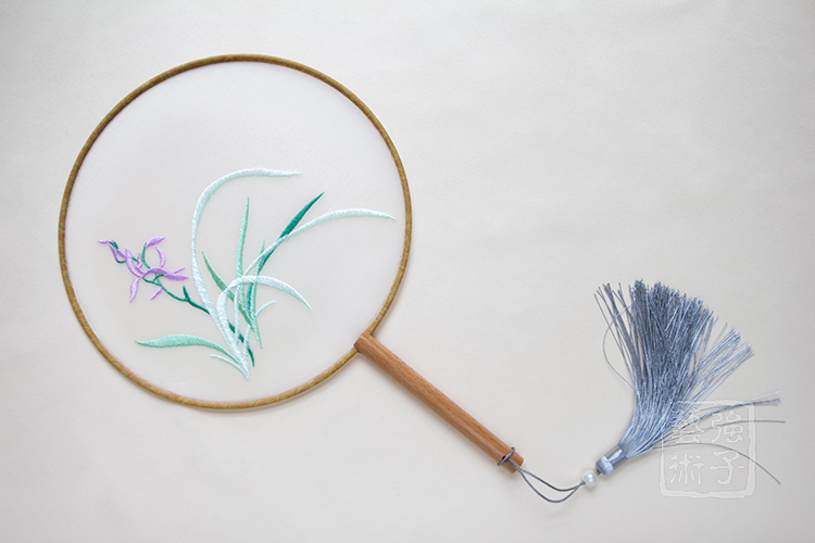 精美蘭花刺繡古風(fēng)團(tuán)扇，古典繡花工藝扇子