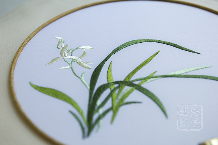 精美蘭花刺繡古風(fēng)團(tuán)扇，古典繡花工藝扇子