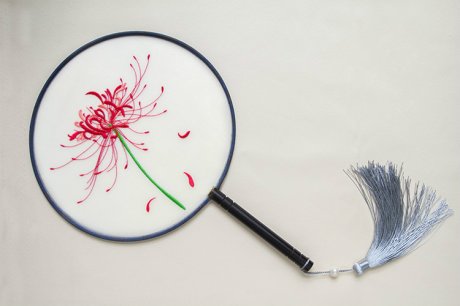 嬌艷彼岸花刺繡古風(fēng)團(tuán)扇，復(fù)古繡花工藝扇子