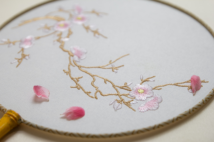 清新桃花刺繡團(tuán)扇，粉色韻味繡花宮扇工藝扇子