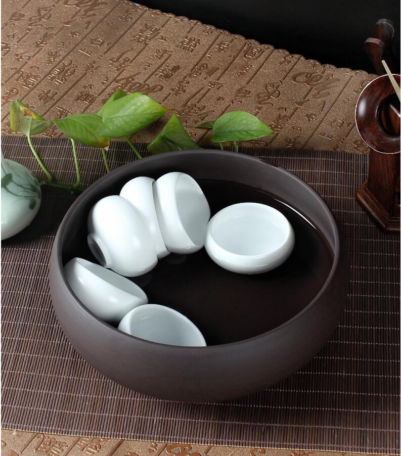 水盂，雖盛水數(shù)滴卻積水成淵