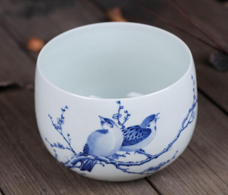 水盂，雖盛水數(shù)滴卻積水成淵