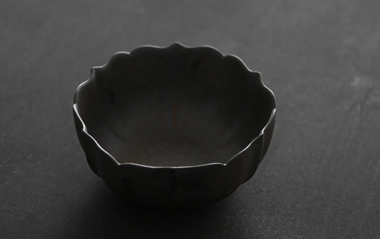 粗陶窯茶洗，鎏金黑蓮花花瓣水洗水盂