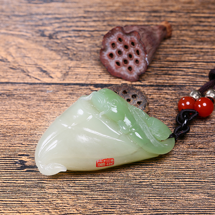 和田翠青玉山料魚掛墜，玉墜蓮蓬玉石項(xiàng)鏈