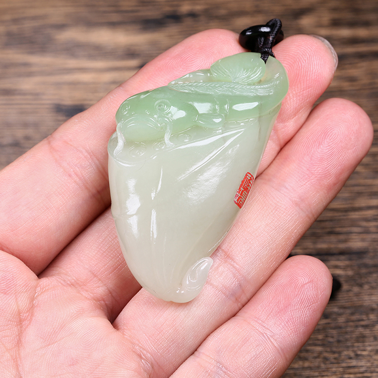 和田翠青玉山料魚掛墜，玉墜蓮蓬玉石項(xiàng)鏈