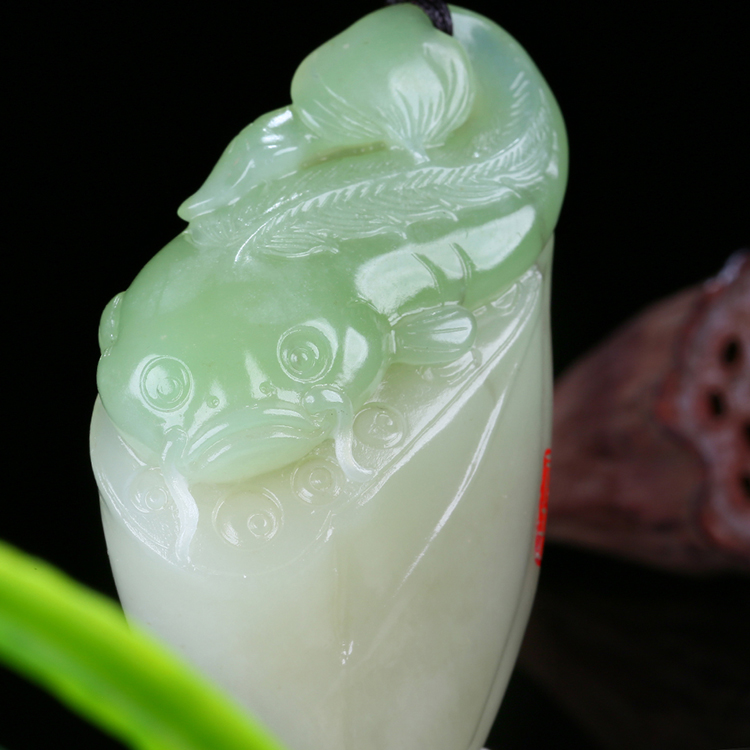 和田翠青玉山料魚掛墜，玉墜蓮蓬玉石項(xiàng)鏈