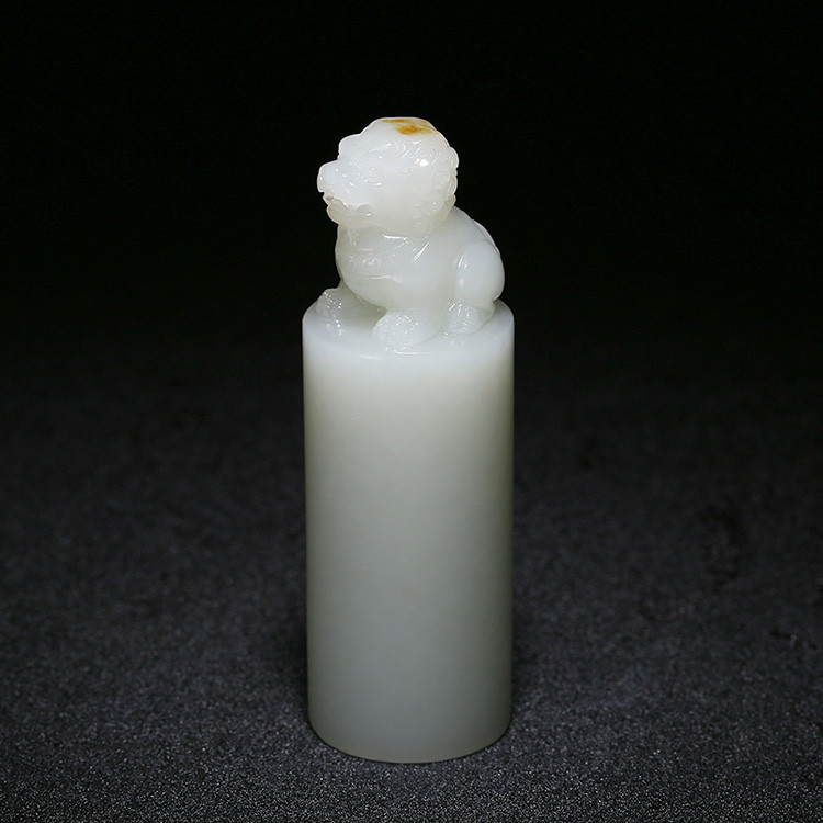 獅子和田玉手把件印章，天然玉石小巧擺件