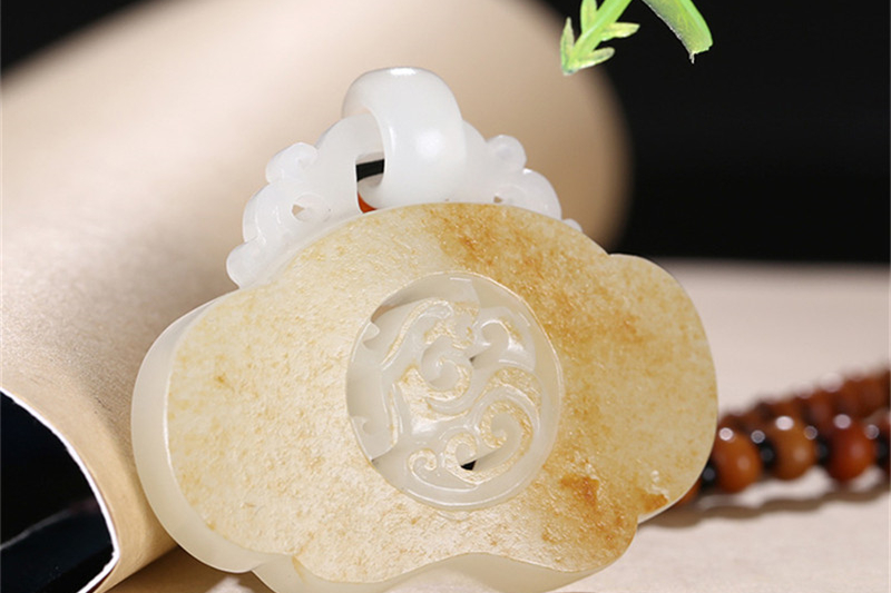 新疆和田羊脂玉龍騰掛件，龍騰富貴財(cái)源滾滾