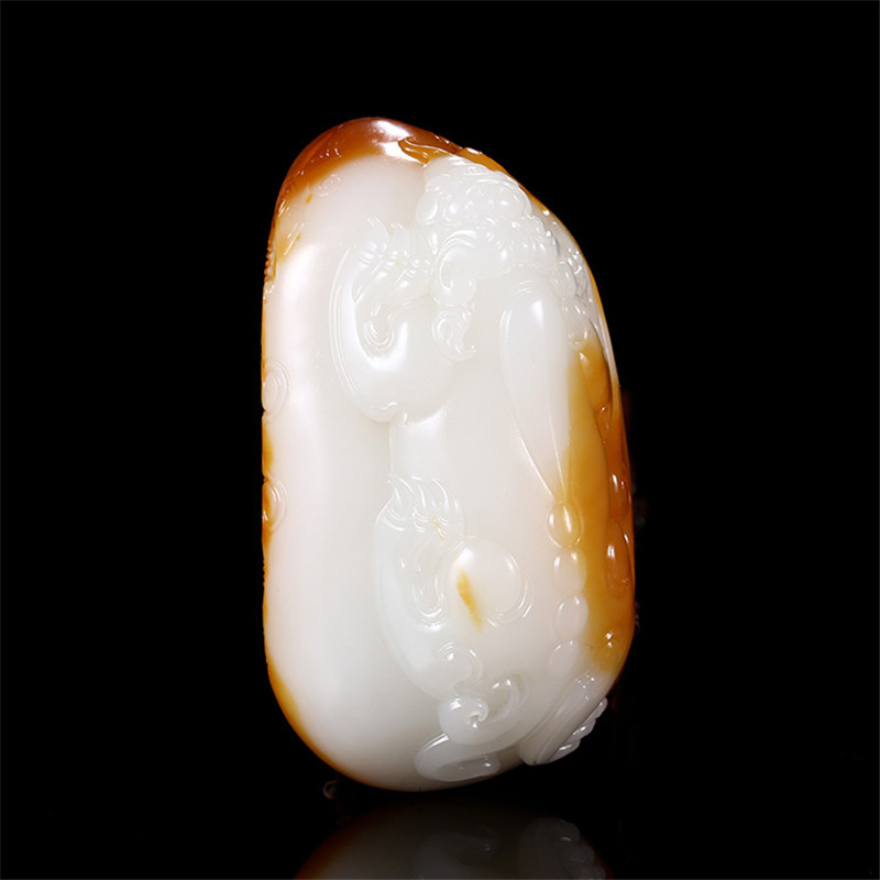 瑞獸納吉新疆和田玉手把件，精致白玉籽料雕刻