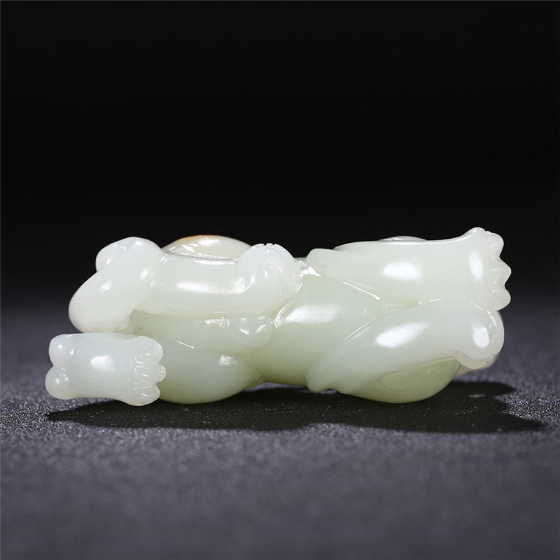 貔貅和田玉手把件，天然籽料真皮手玩件