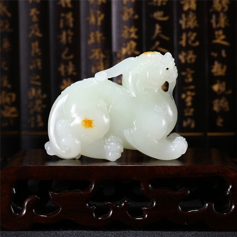 貔貅和田玉手把件，天然籽料真皮手玩件