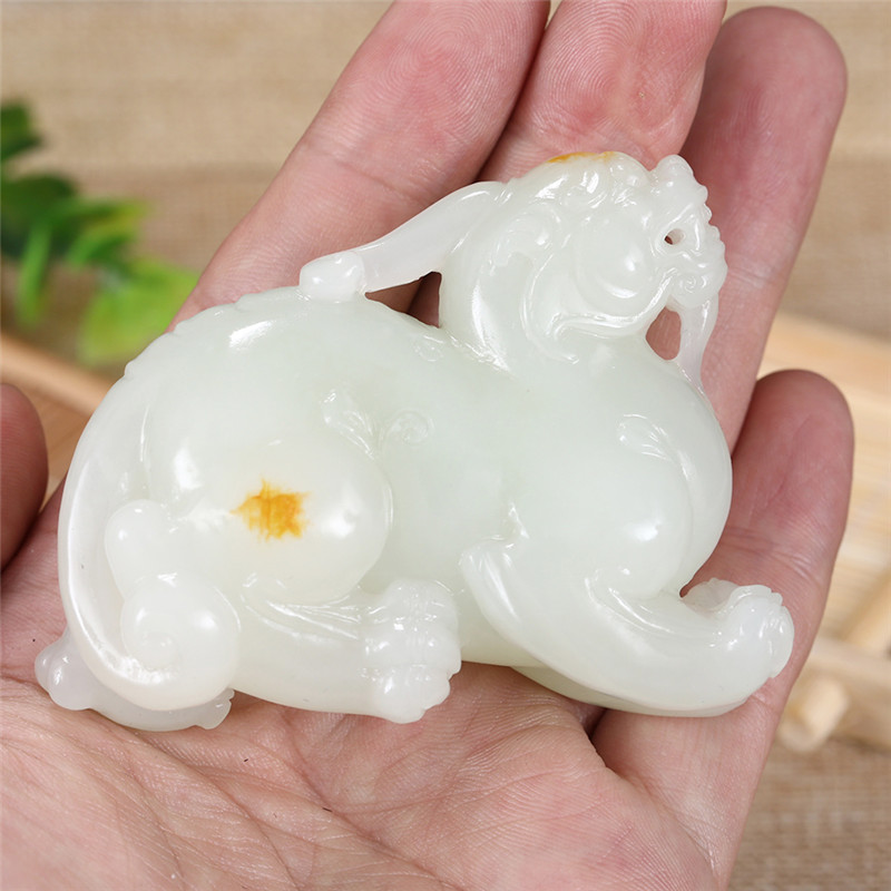 貔貅和田玉手把件，天然籽料真皮手玩件