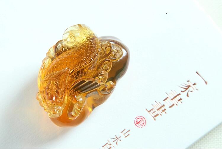 緬甸琥珀獨(dú)占鰲頭吊墜，緬甸琥珀的鑒別方法