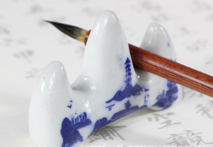 玉質(zhì)筆架，精美的山形筆擱