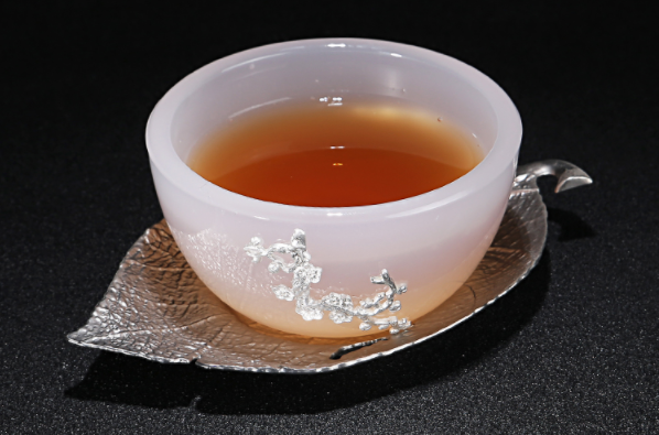 白瓷白玉茶杯，鑲銀功夫茶具
