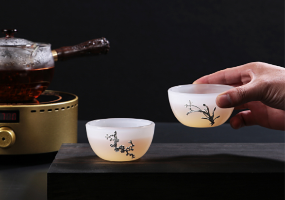 白瓷白玉茶杯，鑲銀功夫茶具