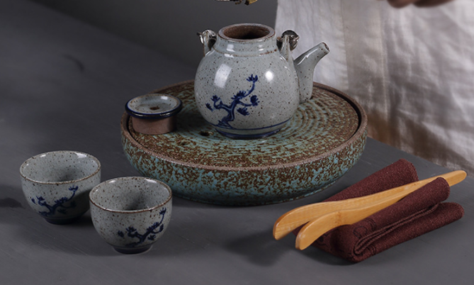 復(fù)古陶瓷一壺兩杯茶具，粗麻繩提梁壺具