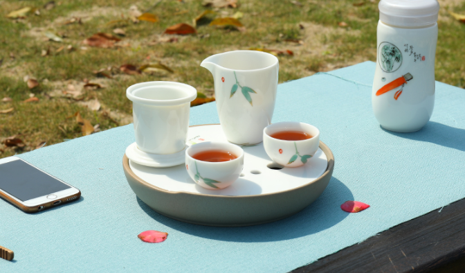 凝脂玉瓷簡約茶具，一壺兩杯功夫茶具