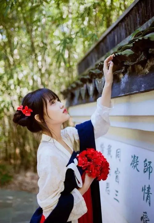 古裝攝影，山際見來煙，竹中窺落日