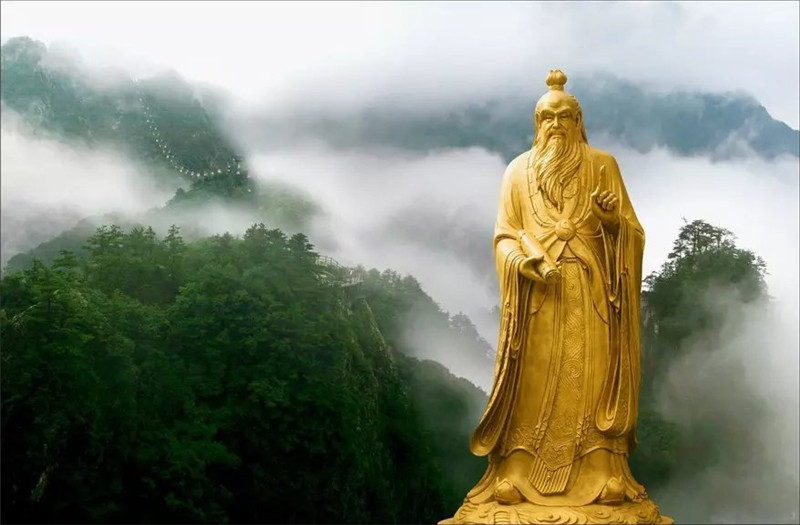 洛陽(yáng)欒川老君山云霧中如仙境