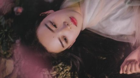 古裝女子攝影照片，桃樹為誰(shuí)種