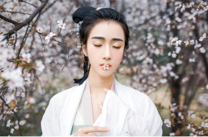 夢仙游櫻花樹下古風(fēng)人像攝影
