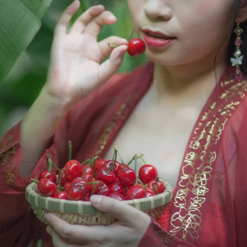 櫻桃紅衣古風頭像，嬌艷美人!