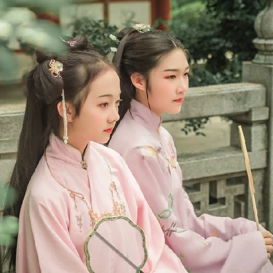 粉衣閨蜜古風(fēng)頭像，甜甜蜜蜜!