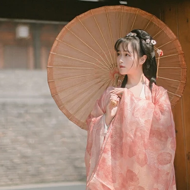 文藝粉紗裙帶傘女生頭像，唯美古風真人頭像