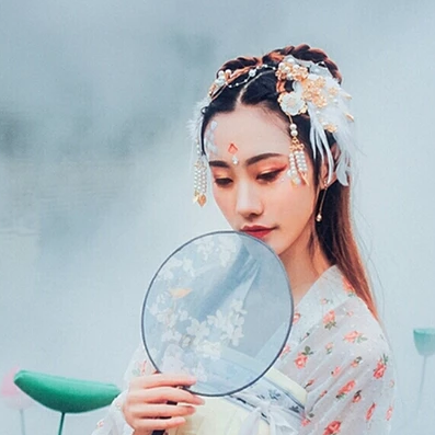 夢(mèng)如煙持團(tuán)扇女生頭像，唯美古風(fēng)真人頭像