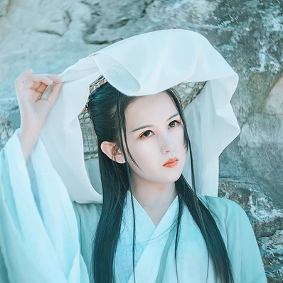 清風(fēng)徐來(lái)帶斗笠折扇女生頭像，唯美古風(fēng)頭像