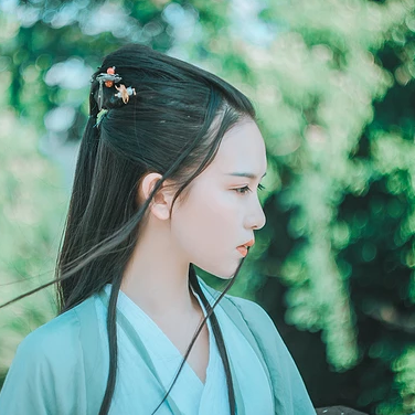 清風(fēng)徐來帶斗笠折扇女生頭像，唯美古風(fēng)頭像