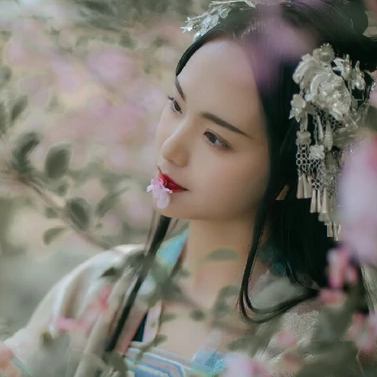 花香滿溢女生頭像，唯美古風(fēng)真人頭像