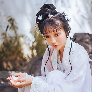 優(yōu)雅庭院女生頭像，唯美古風(fēng)真人頭像