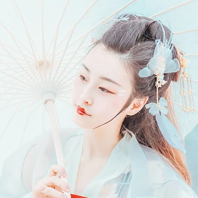 羽仙帶傘女生頭像，唯美古風真人頭像