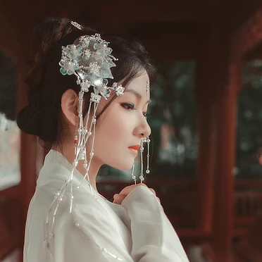 春風撲面女生頭像，唯美古風真人頭像