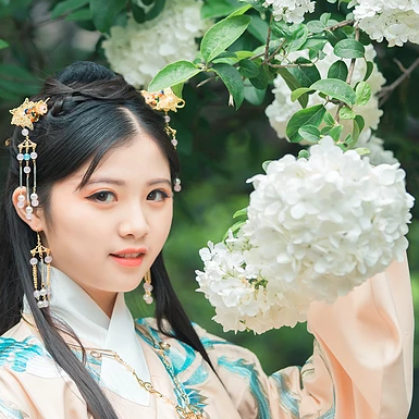 繡球花帶團(tuán)扇女生頭像，唯美古風(fēng)真人頭像