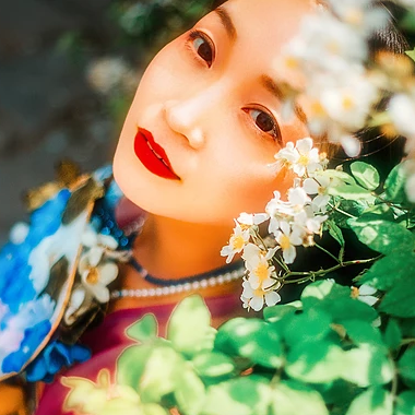 多彩花團扇女生頭像，唯美古風(fēng)真人頭像