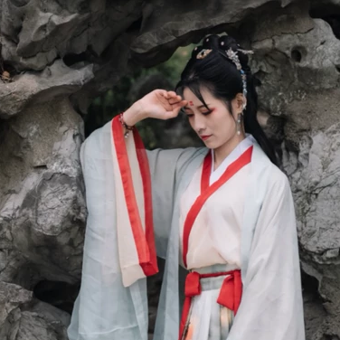 文藝春風(fēng)女生頭像，唯美古風(fēng)真人頭像