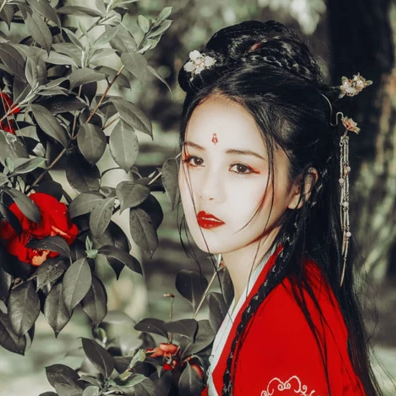 艷麗紅衣女生頭像，唯美古風(fēng)真人頭像