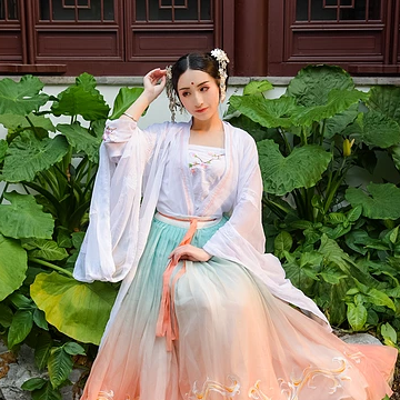 青山煙雨女生頭像，唯美古風(fēng)真人頭像