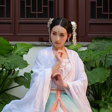 青山煙雨女生頭像，唯美古風(fēng)真人頭像