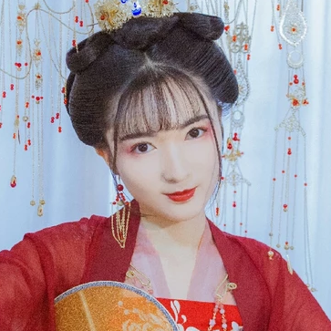 紅紗裙帶團(tuán)扇女生頭像，唯美古風(fēng)真人頭像