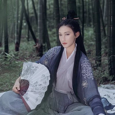 禪意喝酒女生頭像，唯美古風(fēng)真人頭像