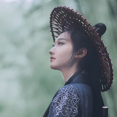 禪意喝酒女生頭像，唯美古風真人頭像