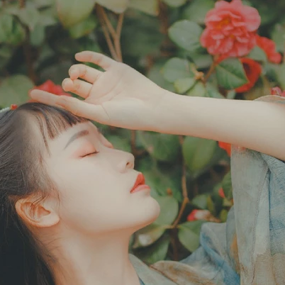 山茶花開(kāi)女生頭像，唯美古風(fēng)真人頭像