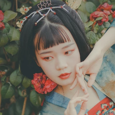 山茶花開(kāi)女生頭像，唯美古風(fēng)真人頭像